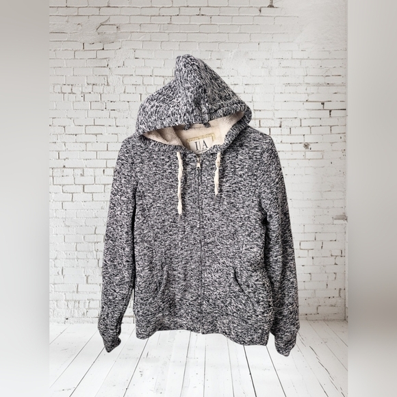 Icon Apparel Tops - IA Icon Apparel Gray Hooded Zip Up Sweatershirt